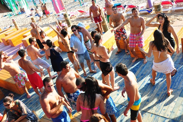 Champagne Showers @ Edde Sands